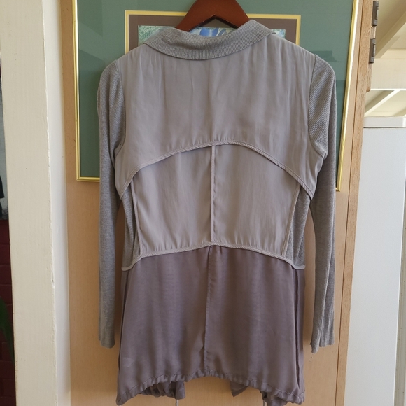 Lola & Sophie Gray Blazer with Relaxed Silhouette - Picture 2 of 10